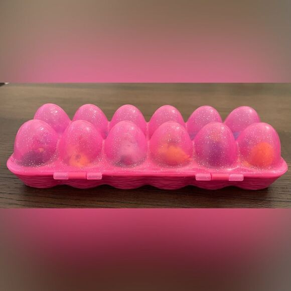 Hatchimals Colleggtibles Egg Carton Case with 12 Mini Hatchimals - Picture 4 of 5